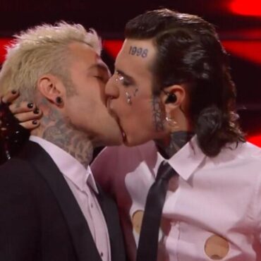 Il bacio di Rosa Chemical e Fedez