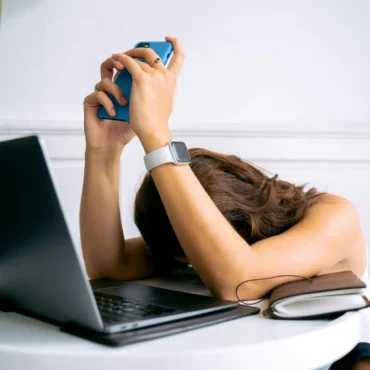 lavoratori italiani stanchi e demotivati