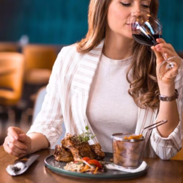 mangiare da soli al ristorante