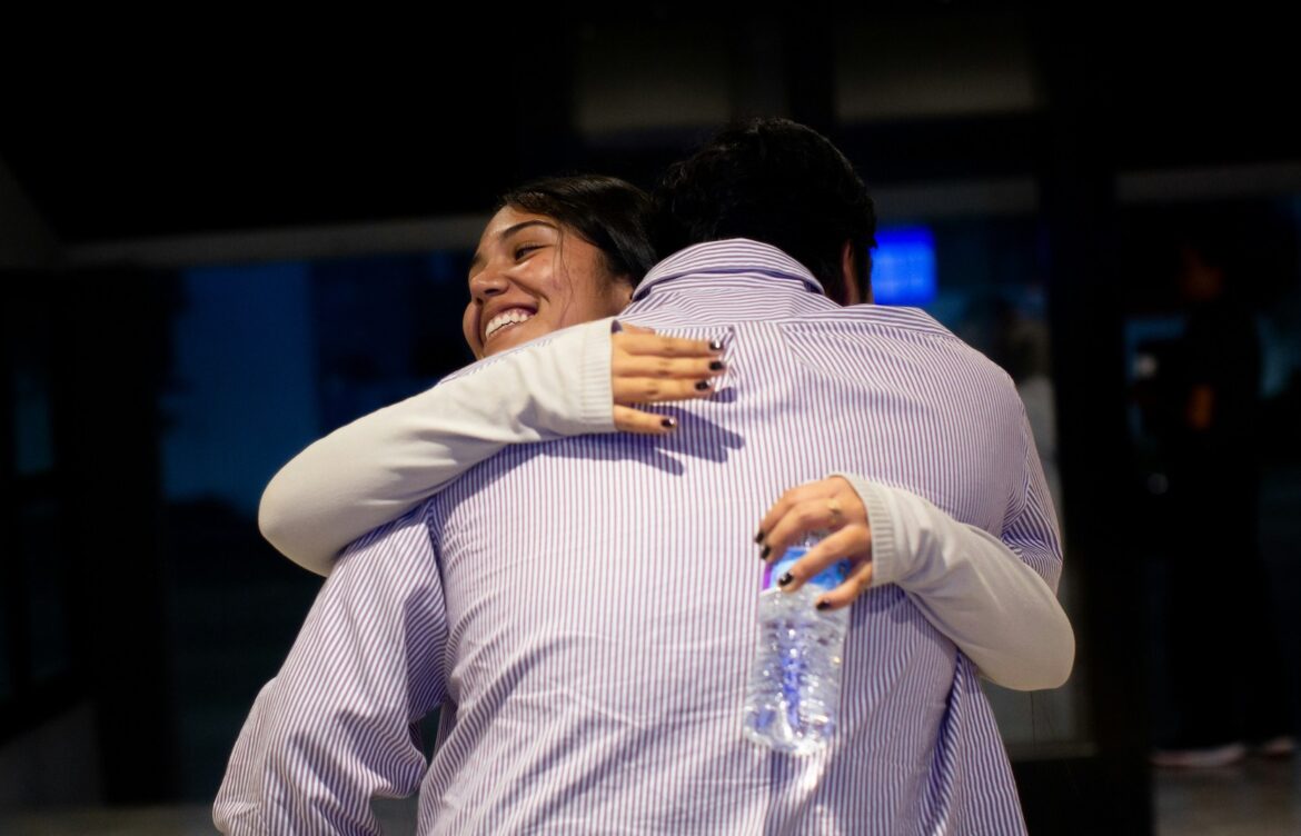 tassa abbracci aeroporti inglesi