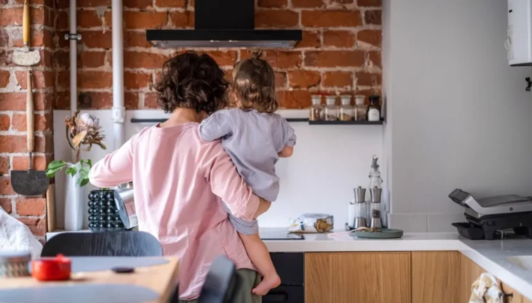 madri lasciano lavoro
