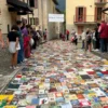 In Italia c’è un borgo dove ogni estate una strada si ricopre di libri: un piccolo paradiso per gli amanti della lettura